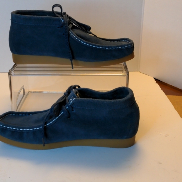 Remember desert boots? Or was it Wallabees? - Picture 3 of 10